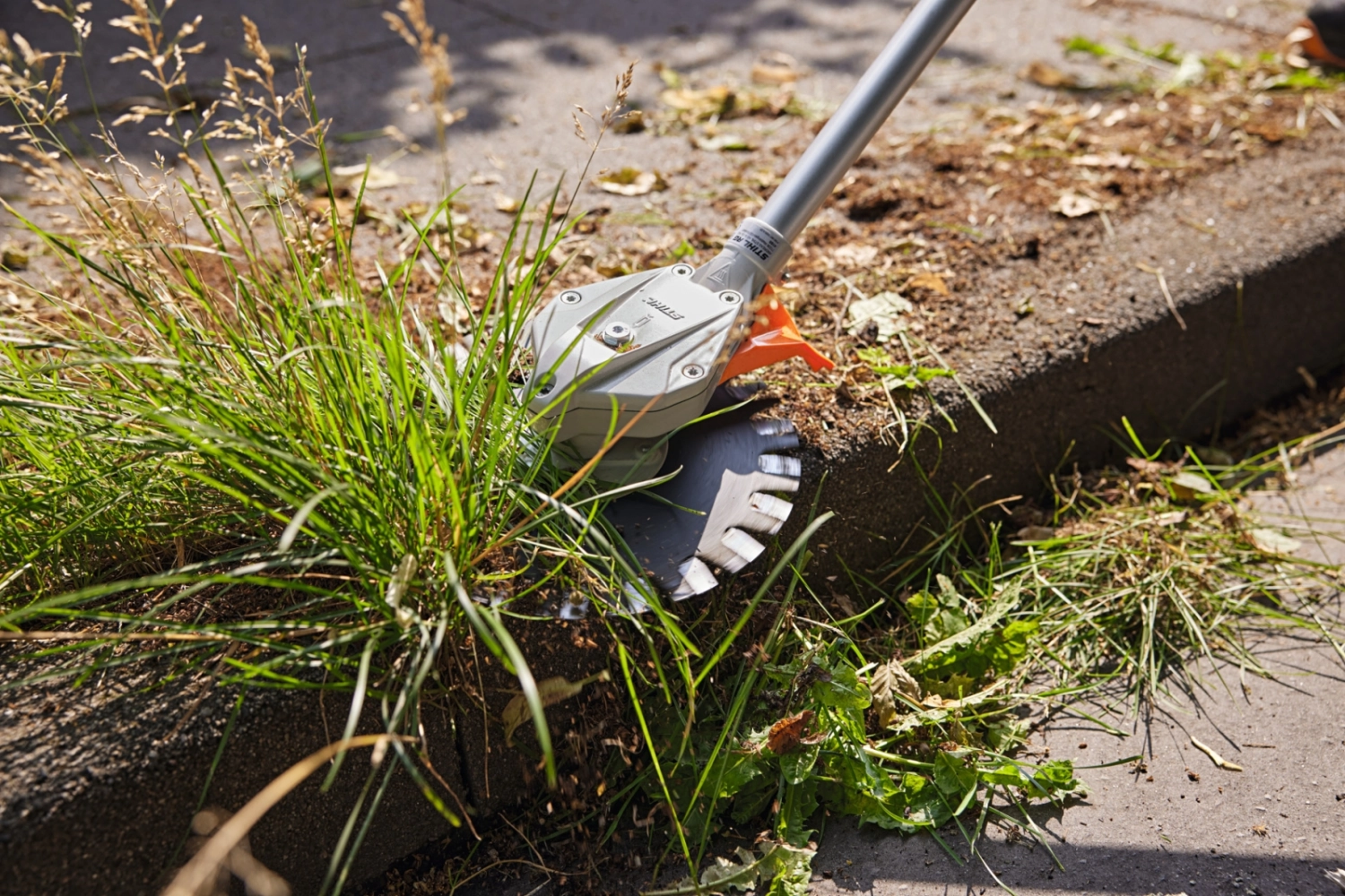STIHL RGA 140 Akku-Rasentrimmer mit Griff – Bild 5
